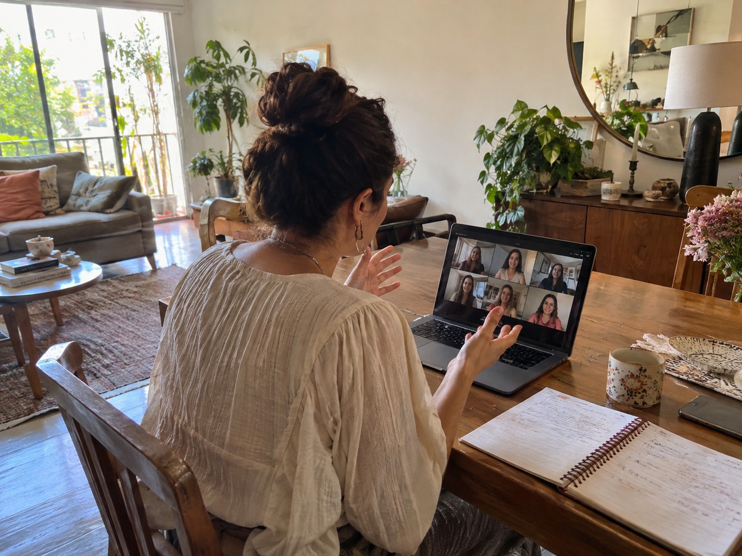 Mentora dando una sesión en línea por videollamada